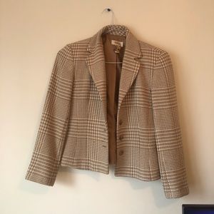 Brown pattern suit